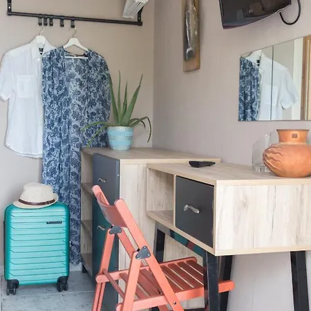 Cosy Fourka Beachfront *