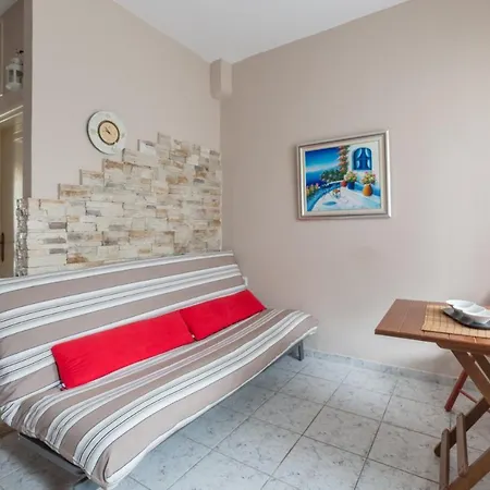 Cosy Fourka Beachfront *